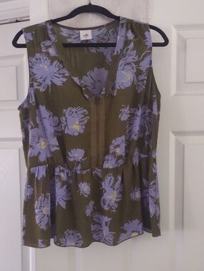 CAbi Olive & Lavender Floral Sleeveless Zip-Front Tank Size Medium EUC